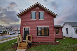 602 8th St E, Winona, MN 55987