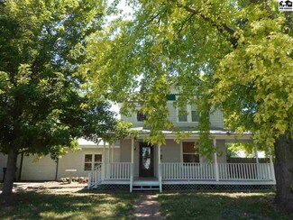 115 S 2nd St, Lindsborg, KS 67456