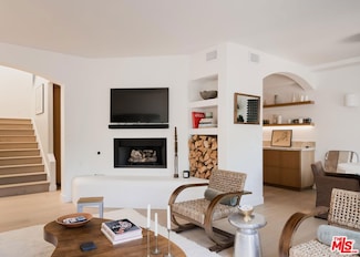 6435 Zumirez Dr Unit 8, Malibu, CA 90265