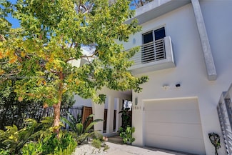 2861 SW 33rd Ct, Miami, FL 33133
