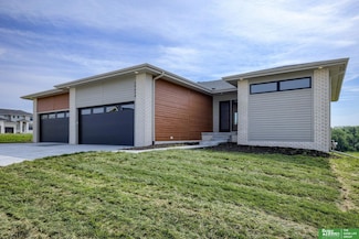 20658 Laurel Ave, Omaha, NE 68022