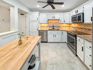 6085 Rowland Rd Unit 207, Minnetonka, MN 55343