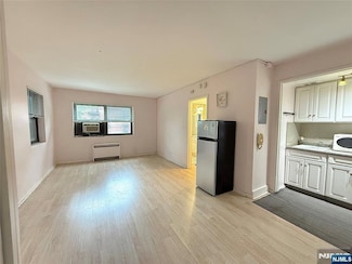 401 Park Place Unit 2H, Fort Lee, NJ 07024