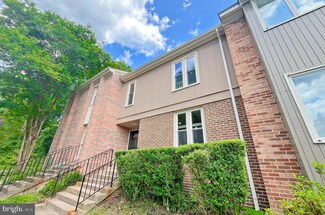 5035 Cliffhaven Dr, Annandale, VA 22003