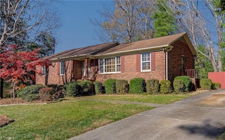 6104 Buckhorn Rd, Greensboro, NC 27410