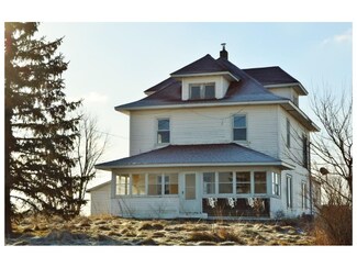 2716 58th St, Vinton, IA 52349