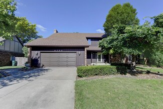 9756 Crimson Tree Ln, Munster, IN 46321