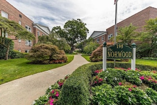 195 N Village Ave Unit 3F, Rockville Centre, NY 11570