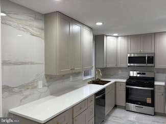 43 Linden Ln, Plainsboro, NJ 08536