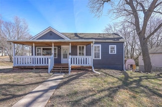 1303 S 2nd St, Leavenworth, KS 66048