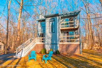 3313 Greenbriar Dr, East Stroudsburg, PA 18301