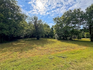 304 W Cleveland Ave, Whitney, TX 76692