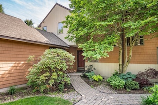 53 Bathcrescent Ln, Bloomfield, CT 06002