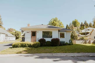 306 E Poplar St, Colfax, WA 99111