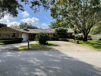 2275 Willowbrook Dr, Clearwater, FL 33764