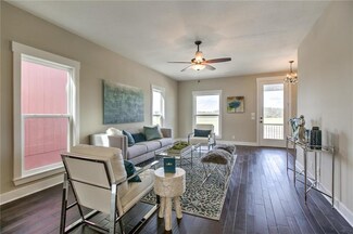 1105 S Minton Rd, Independence, MO 64056