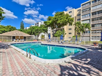 1001 NE 14th Ave Unit 303, Hallandale Beach, FL 33009