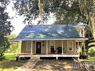 9482 James Aymond Dr, Saint Amant, LA 70774