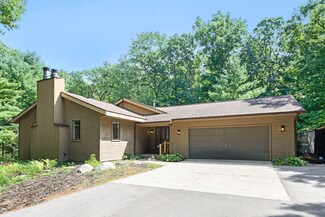 6180 English Ave NE, Comstock Park, MI 49321