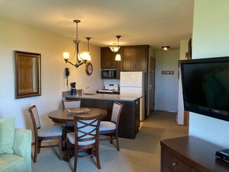 4920 N Landmark Cir Unit 2105, Egg Harbor, WI 54209