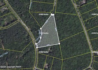 390 Creek Ct, Lackawaxen Township, PA 18428