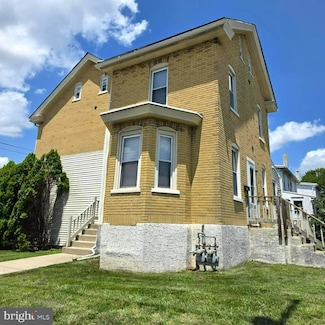 201 N Line St, Lansdale, PA 19446