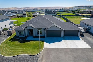 86905 E Sagebrush Rd, Kennewick, WA 99338