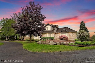 5226 Pleasant Hill Dr, Fenton, MI 48430
