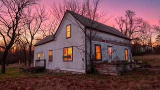 210 N Oak St, Salem, AR 72576