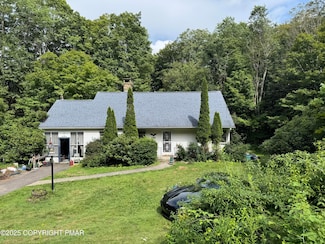 754 Carlton Rd, Tobyhanna, PA 18466