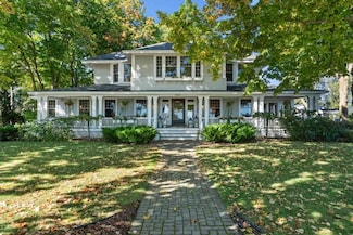 501 Mercer Blvd, Charlevoix, MI 49720