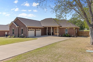 235 Oldenburg Dr, Killen, AL 35645