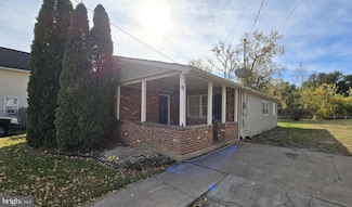 9 Magnolia St, Westville, NJ 08093