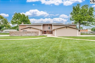 2210 Dover Dr, Hutchinson, KS 67502