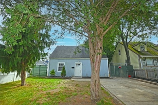 67 Maplewood Dr, Westbury, NY 11590