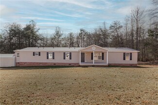 201 City Lake Dr, Pickens, SC 29671