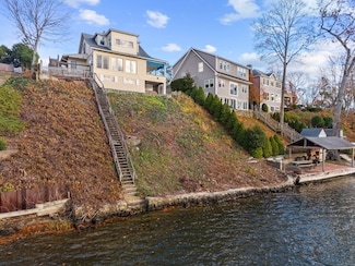 29 Oswegatchie Rd, Waterford, CT 06385