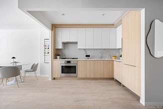 40-22 61st St Unit 3N, Flushing, NY 11377