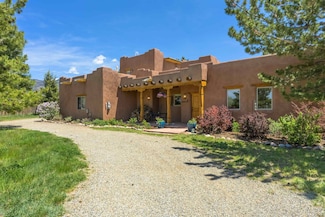 9 Desiderio Rd, Arroyo Seco, NM 87514