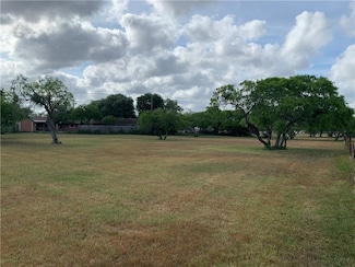 6866 Lakeview Dr, Corpus Christi, TX 78412
