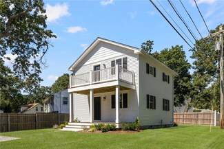 225 Haswill St, Warwick, RI 02889