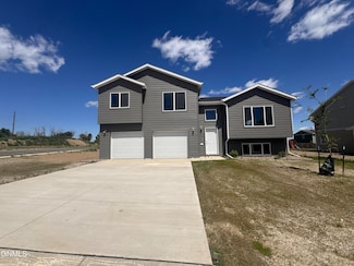 3202 10th Ave NE, Watford City, ND 58854
