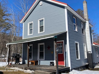 26 Seward St, Hoosick Falls, NY 12090