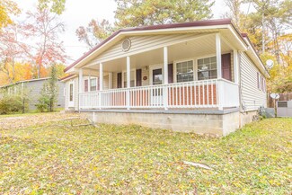 916 Bomar St, La Fayette, GA 30728