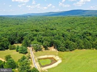 285 Wolfrey Ln, Cross Junction, VA 22625
