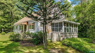 17 Huron St, Mentone, AL 35984