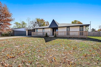 1408 W Callahan Dr, Rogers, AR 72758