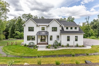 4 Vona Way, New Town, CT 06470