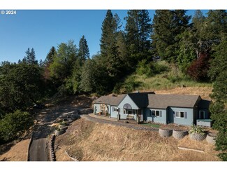 1396 SE Laurel Ct, Roseburg, OR 97470