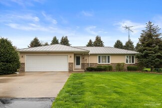 53 S Linden Dr, Plano, IL 60545